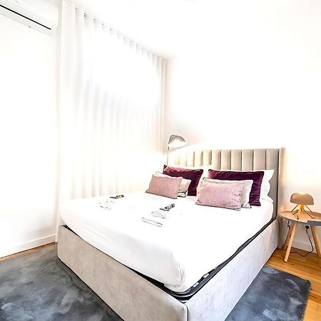 Biscainhos Flat By The Arch - Charming Apartments In The Historic Center Braga Bagian luar foto
