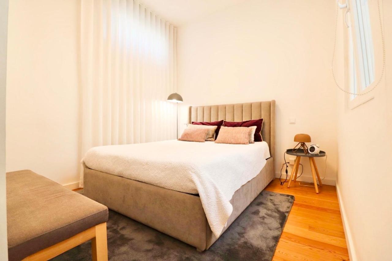 Biscainhos Flat By The Arch - Charming Apartments In The Historic Center Braga Bagian luar foto