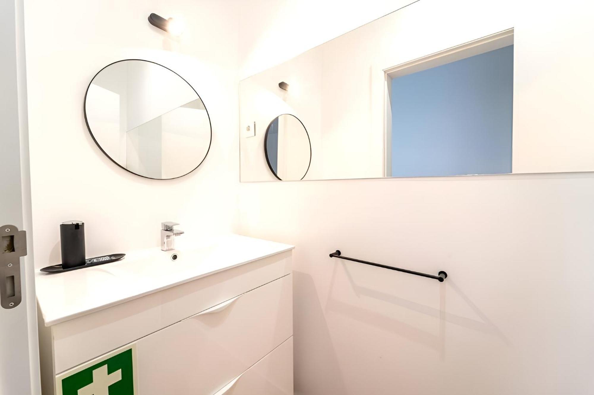 Biscainhos Flat By The Arch - Charming Apartments In The Historic Center Braga Bagian luar foto