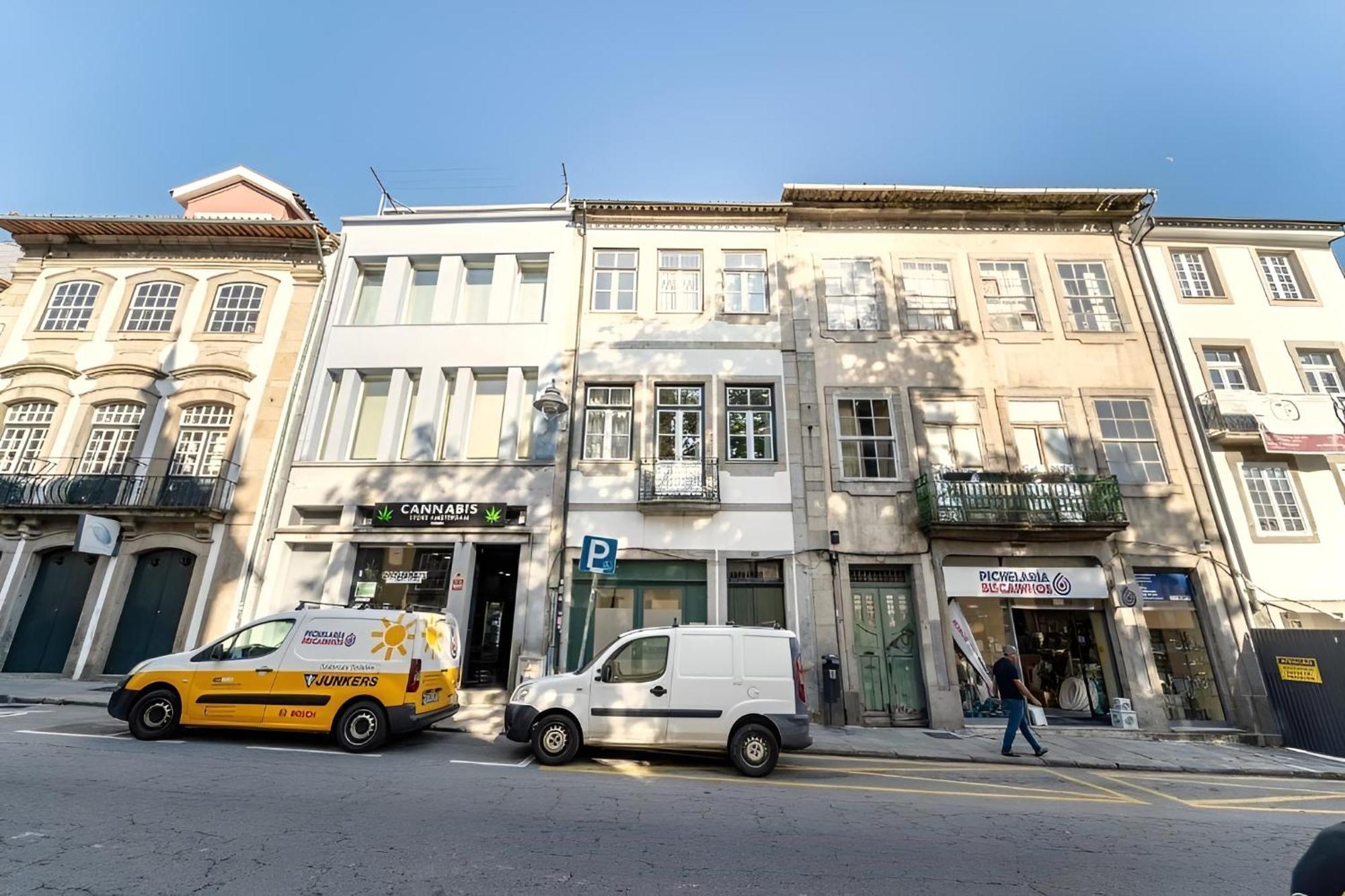 Biscainhos Flat By The Arch - Charming Apartments In The Historic Center Braga Bagian luar foto