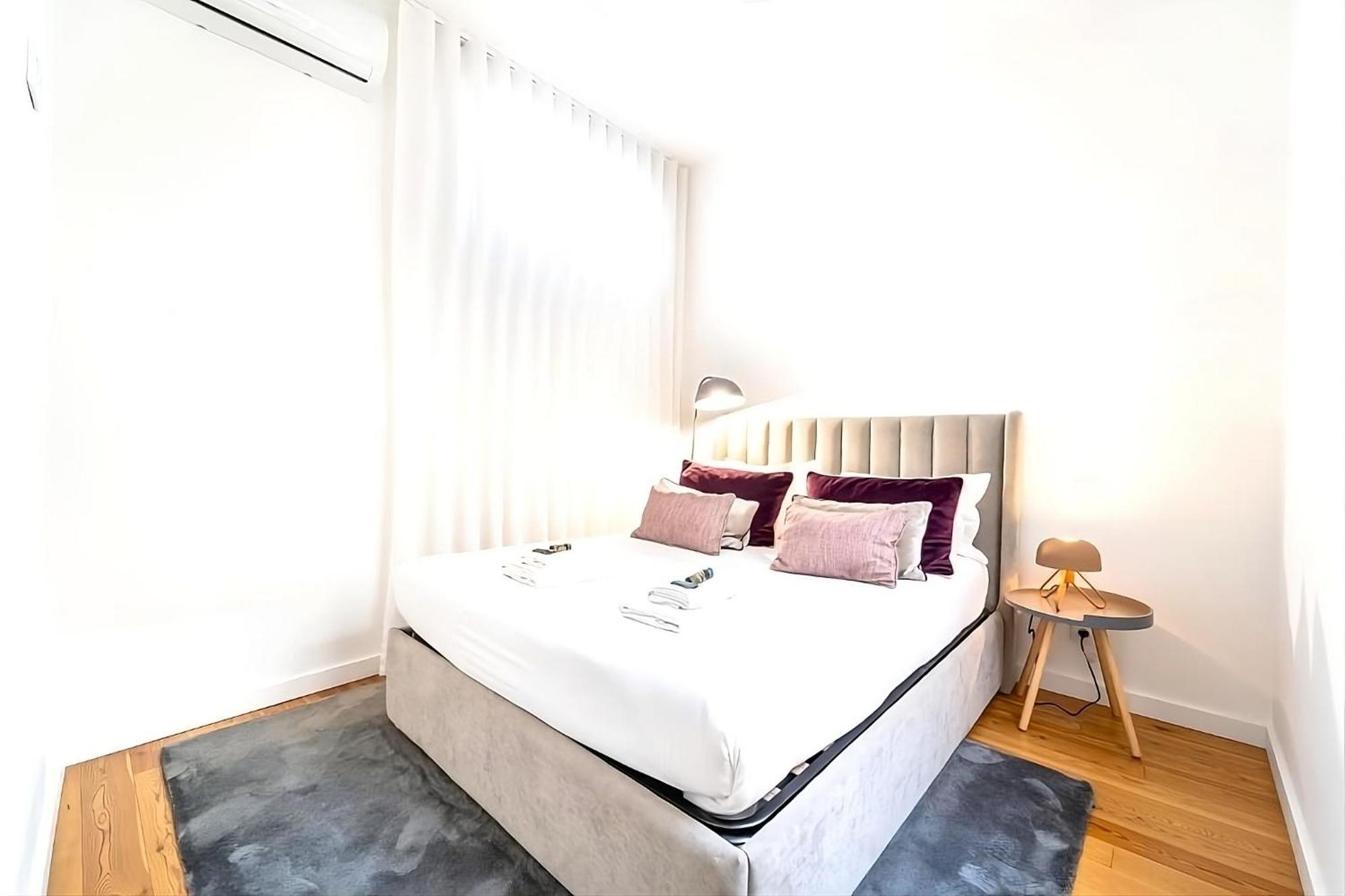 Biscainhos Flat By The Arch - Charming Apartments In The Historic Center Braga Bagian luar foto